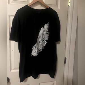 SHEIN EZwear Feather Print Drop Shoulder Tee